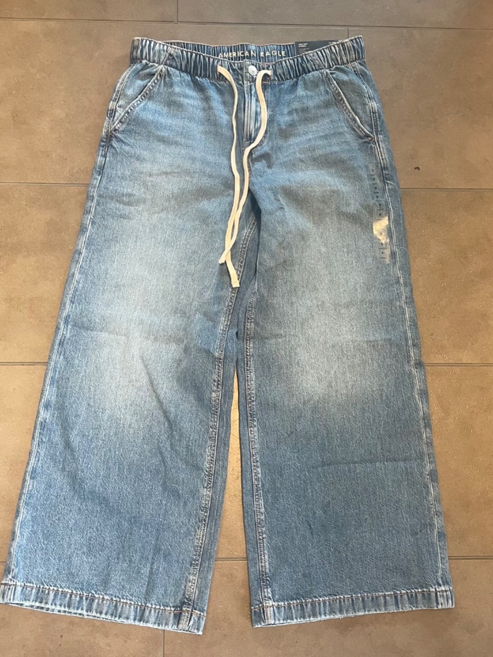 AE Low Rise Baggy Ultra wide leg jean - Picture 2 of 4